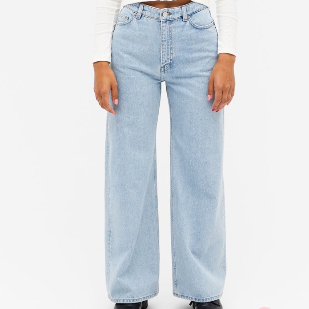 MONKI Micki Wide Leg Jeans in Light Blue in 25